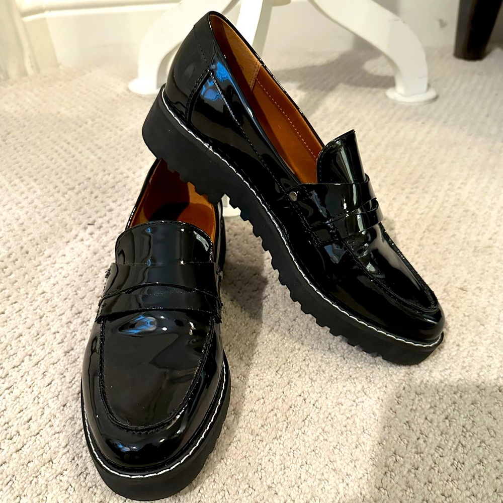 Franco Sarto size 7 Black patent loafers like new!